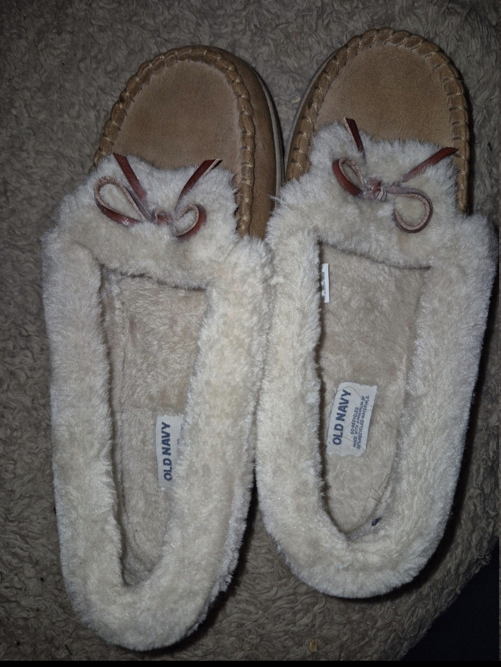 Old Navy Women's Cream Sherpa-Lined Moccasin Slippers